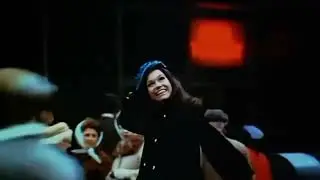 ThatClip from The Mary Tyler Moore - Show Opening Mary's Hat