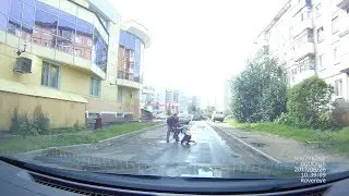 Женский махач на дороге. Архангельск.