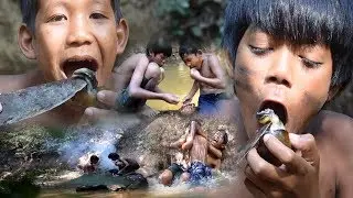 Jungle khfood | Technology - two boy - finding Snails eating delicious - grilled Snails in water...