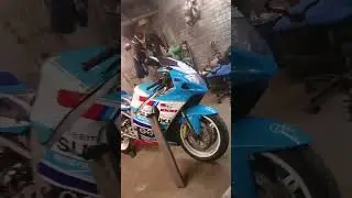 вывешиваем переднее колесо мотоцикла в полевых условиях.