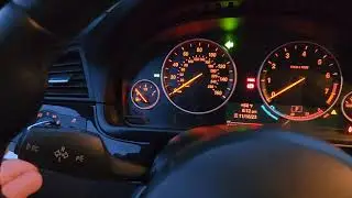 Современная BMW и поворотники.