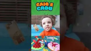 MINHA MÃE BRINCA DE SER VENDORA DE BOIAS PARA BRINCAR NA PISCINA BOIAS GIGANTES #shortsvideo #shorts