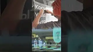 Вумен клеит плёночку и филосовствует