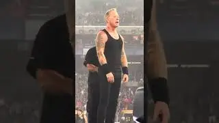 JAMES HETFIELD JOKING WITH STAFF MEMBER LIVE (2023) 