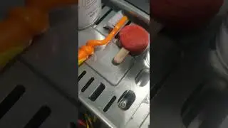 жужжит и ничего не показывает