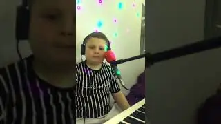 Fevzi Kaan Türker Taha'yı Canlı yayından atıyor.