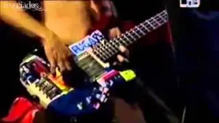Flea kissing John Frusciante's hand