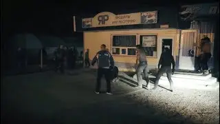 Драка из-за баб | Момент из фильма Дороги