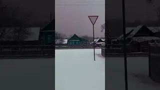 Ах, как хочется ворваться в городок. На нашу улицу в три дома,Где все просто и знакомо, на денек.