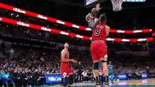 Kelly Oubre hits Vucevic in face after this monsterous dunk
