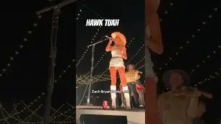 Zach Bryan invited the Hawk Tuah girl on stage to sing with him 😂 #shorts #hawktuah #zachbryan