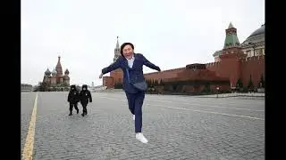 Азамат Айталиев танцует на Красной площади под "Вау кто же это? Это же Азамат Айталиев!" 10 часов