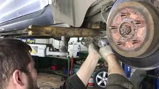 Замена сайлентблоков задней подвески Митсубиси Аутлендер 2008 года.