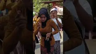 GOYANGAN KEBAYA OREN,,, 
