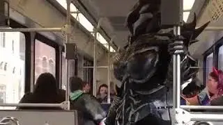 Чувак в даэдрической броне