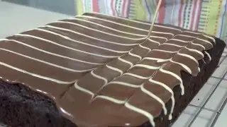 Bake Club presents: How to do feather icing