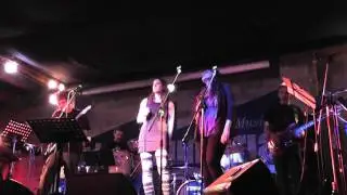 Tom's Family - Tell Me Something Good (Chaka Khan)