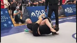 Nogi jiu jitsu girls (foot touching face) 