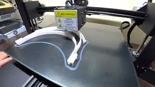 Druk 3D na w walce z zarazą. Drukujemy przyłbice ochronną, jedną z jej części.