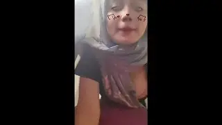 Jilbab ngga sengaja payudara dan bh terlihat