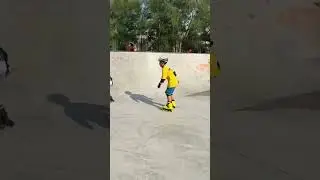 Парни едут синхронно. Почти