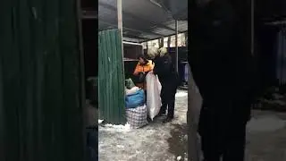 Разгрузка контейнера 