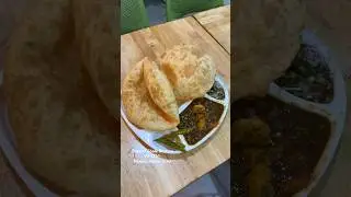 Biggest chole bhature Rs 157 #cholebhaturae #youtubers #delhifoodblogger #foodiesofindia #tastyfood