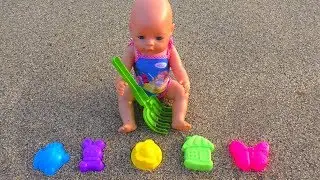Play and Learning colors with baby doll and sand molds Video for kids
