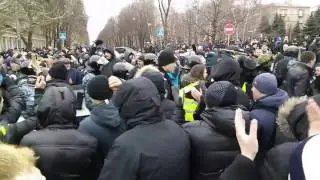 Люди встречают 'Беркут' Донецк 23 02 2014