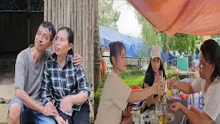 The contrasting lives between Binh and Ut Tran's spoiled wife.