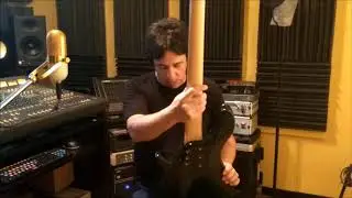 Adrian Gruning  Bajo Custom   Descripcion