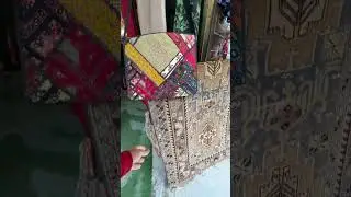 Dont bring your girlfriend or wife! You will lose much time and a lot of money! 😂 Karimabad is a pop