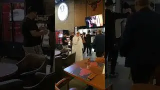 دحية مع الفنان الكوميدي علاء مرسي في مطعم الشيف إياد الفلسطيني في الشارقة 21.02.2023