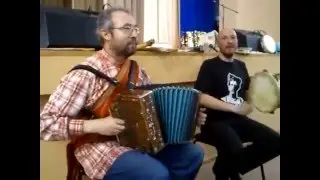 Гармошка без бубна - сирота, а бубен без гармошки - круглый сирота