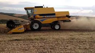 TC 5090 colhendo soja - 2015