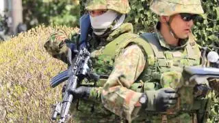 至近距離射撃訓練展示板妻駐屯地創立記念式典ステージにて