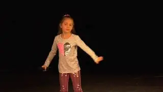 Кошка беспородная, исполняет Таисия Ситницкая 7 лет