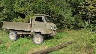 Уаз в хозяйстве ,головастик  таскает столбы