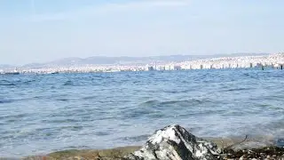 Relaxing sound of the waves with a view of Thessaloniki.