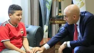 مفاجاءة سارة لطفل السبح من النوم على الأرض لربع مليون جنية وزير التربية والتعليم يتدخل لدعمه