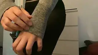 [ASMR]🖤 Leggings scratching 🖤