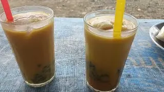 es dawet ireng ayu sholeha,selain menikmati segar nya,ada pemandangan pegunungan dan persawahan.