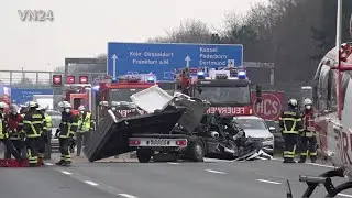 23.03.2021 - VN24 - Small flatbed truck collides with semitrailer - rescue helicopter in action