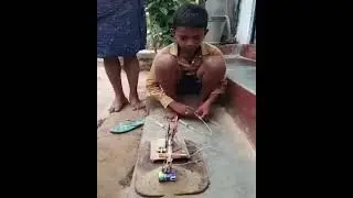 Children from India never cease to amaze!l-fledged hydraulic crane made of garbage 