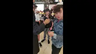 מיסיונר פונה לילדים בקניון רמת אביב