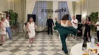 Свидетель убил свадьбу ржачным танцем в хлам