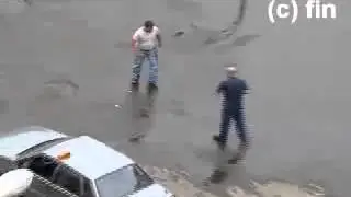 Драка, пьяный бык против таксиста