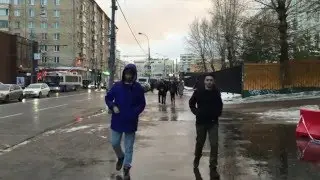 когда попрощались, но идти в одну сторону