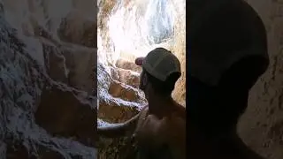 Нашёл затерянную пещеру. 🤯