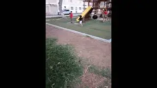 Yamir juegan en el parque rlaok castilla callao.. (2)